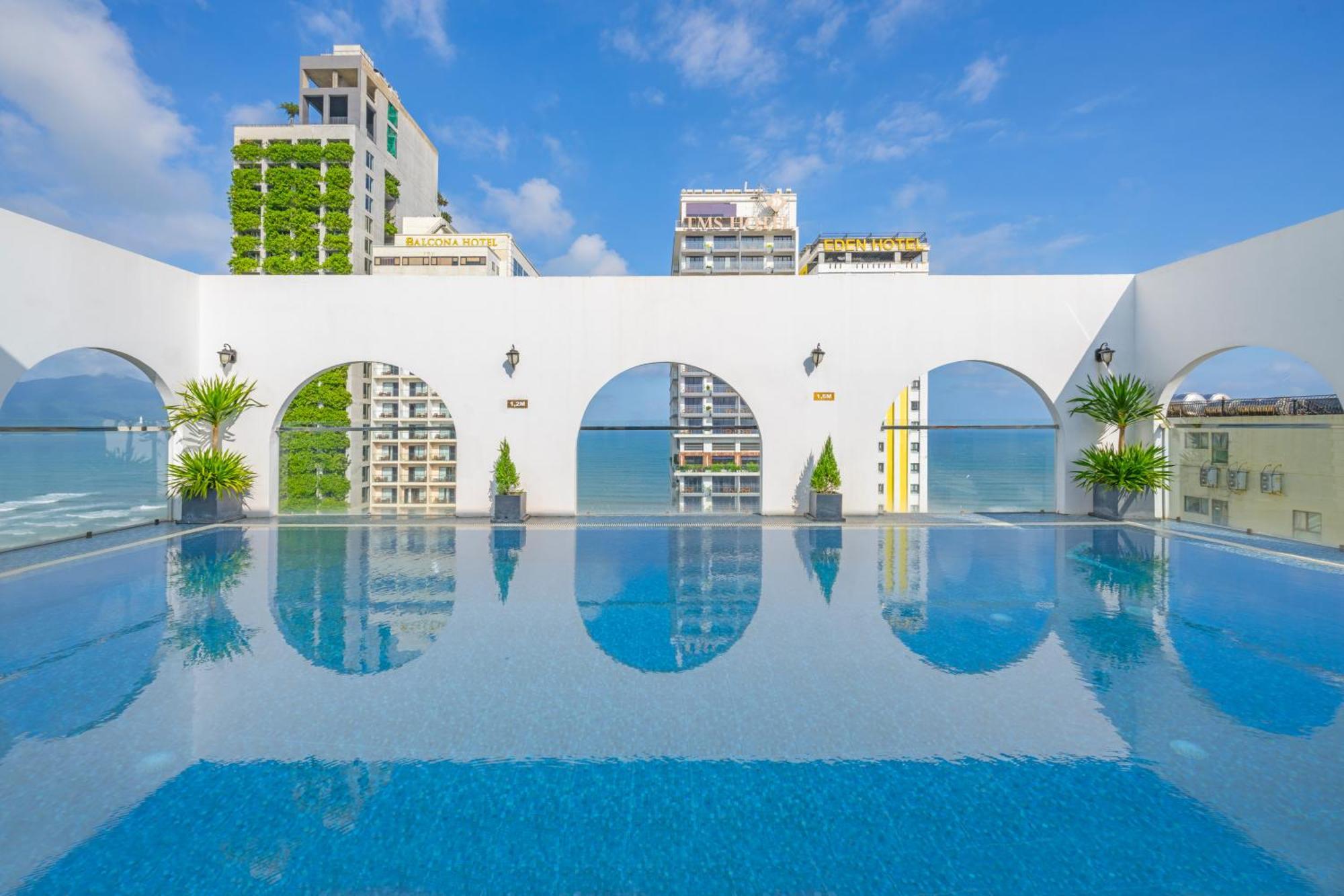 Golden Lotus Hotel Da Nang - Rooftop Bar Sea View Exterior foto